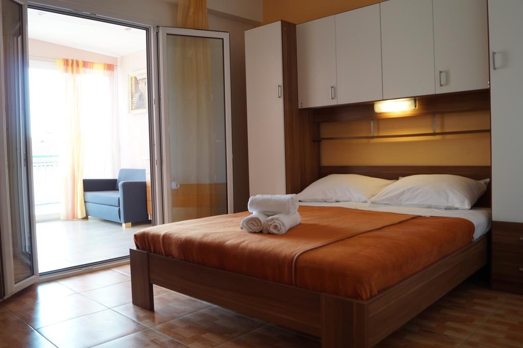 Apartments Mario With Private Parking Makarska Exteriör bild