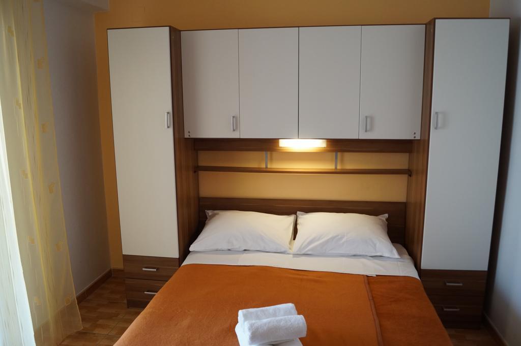Apartments Mario With Private Parking Makarska Exteriör bild