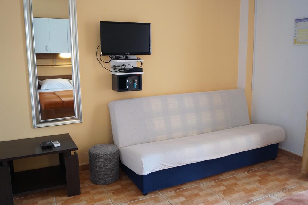 Apartments Mario With Private Parking Makarska Exteriör bild