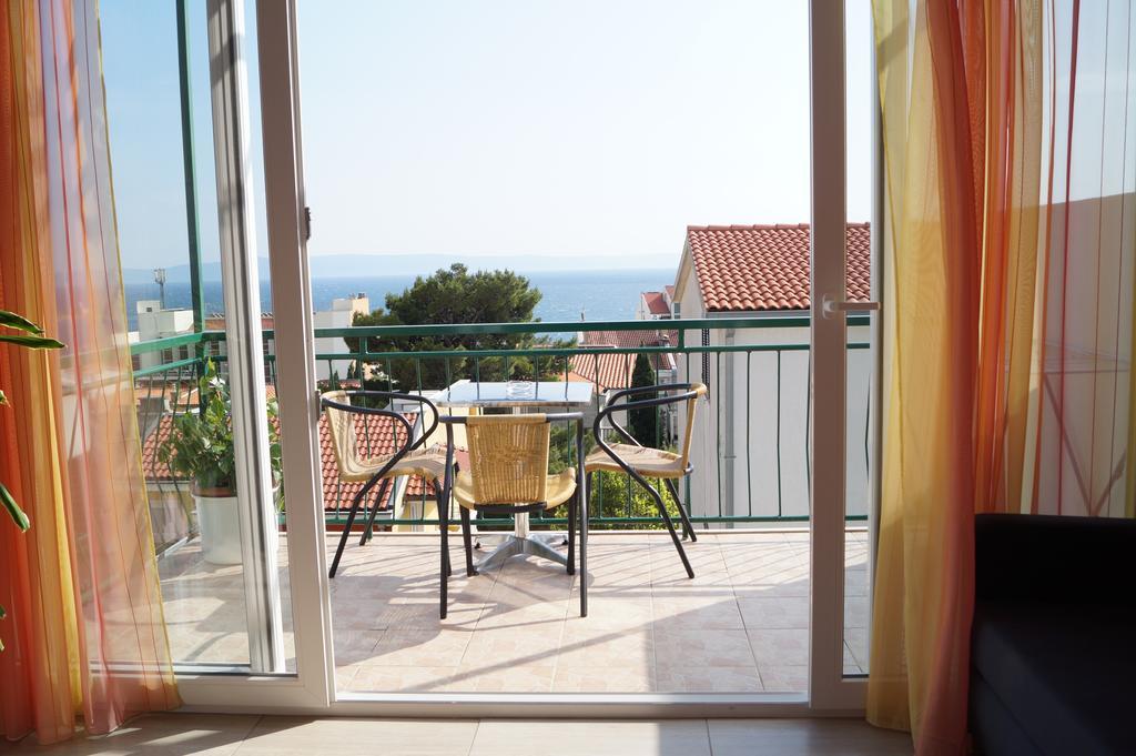Apartments Mario With Private Parking Makarska Exteriör bild