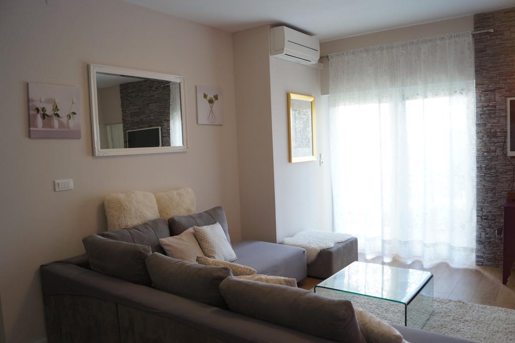 Apartments Mario With Private Parking Makarska Exteriör bild
