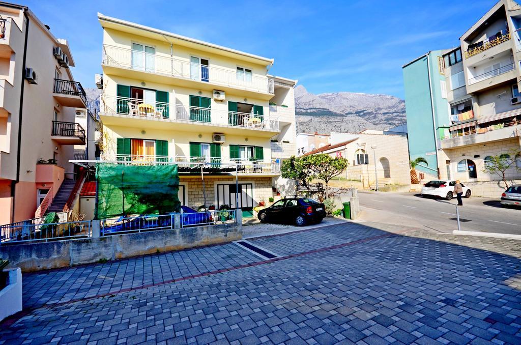 Apartments Mario With Private Parking Makarska Exteriör bild