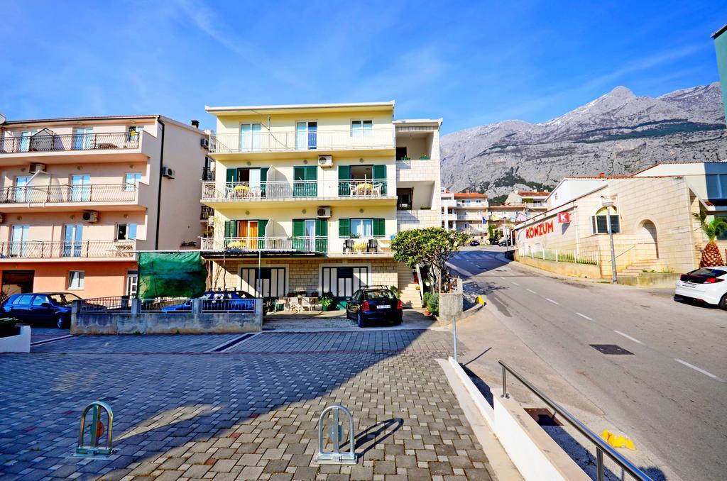 Apartments Mario With Private Parking Makarska Exteriör bild