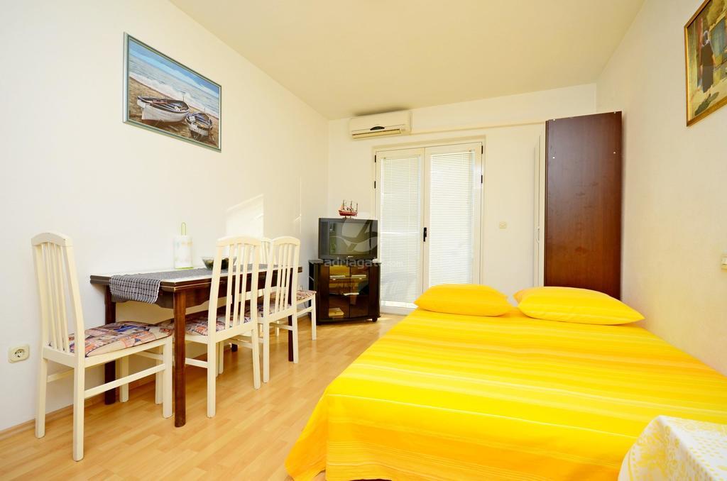 Apartments Mario With Private Parking Makarska Rum bild