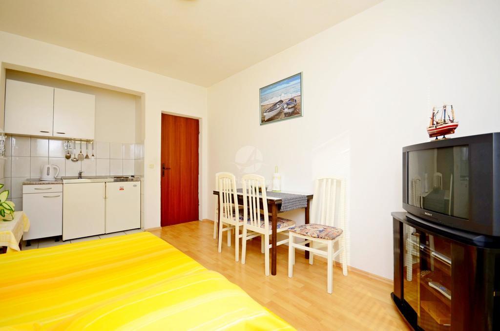 Apartments Mario With Private Parking Makarska Rum bild