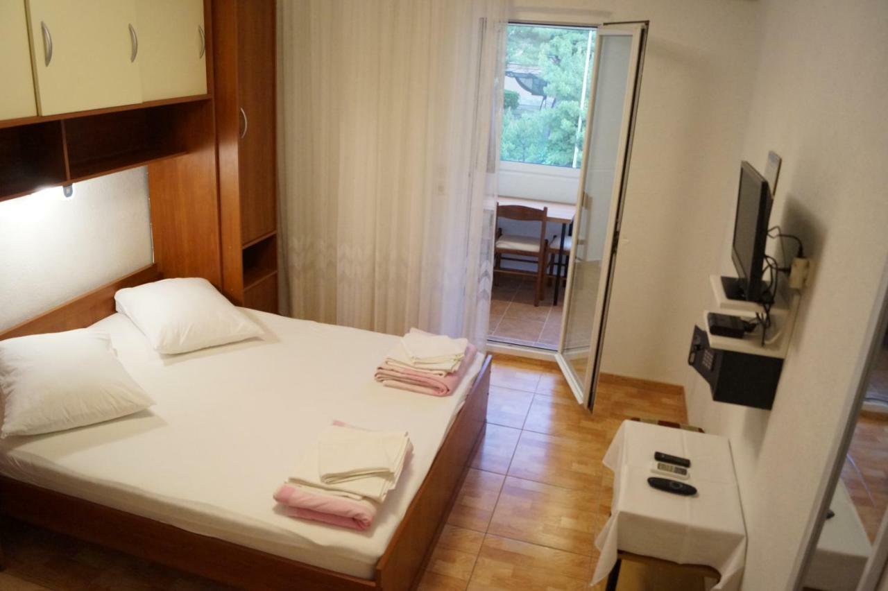 Apartments Mario With Private Parking Makarska Exteriör bild