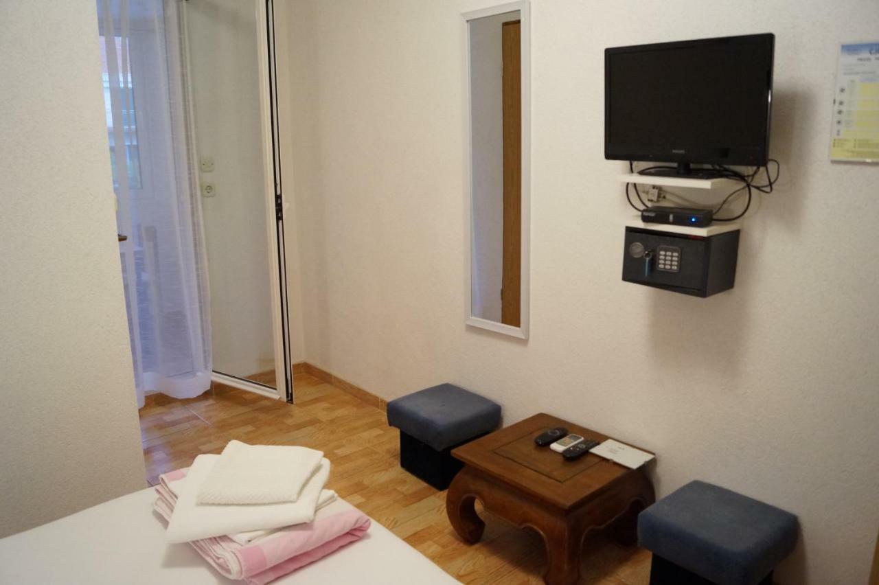 Apartments Mario With Private Parking Makarska Exteriör bild