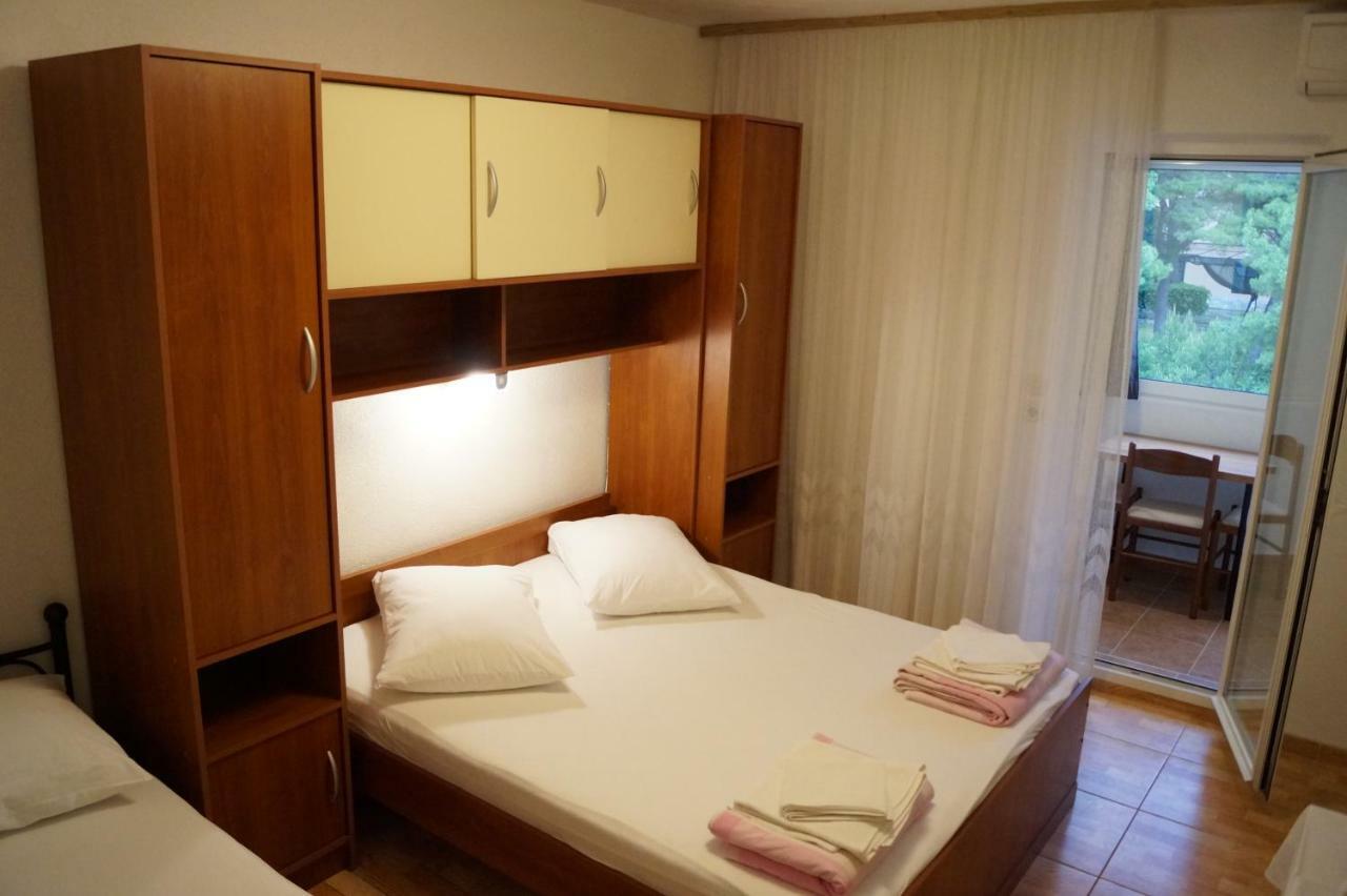 Apartments Mario With Private Parking Makarska Exteriör bild