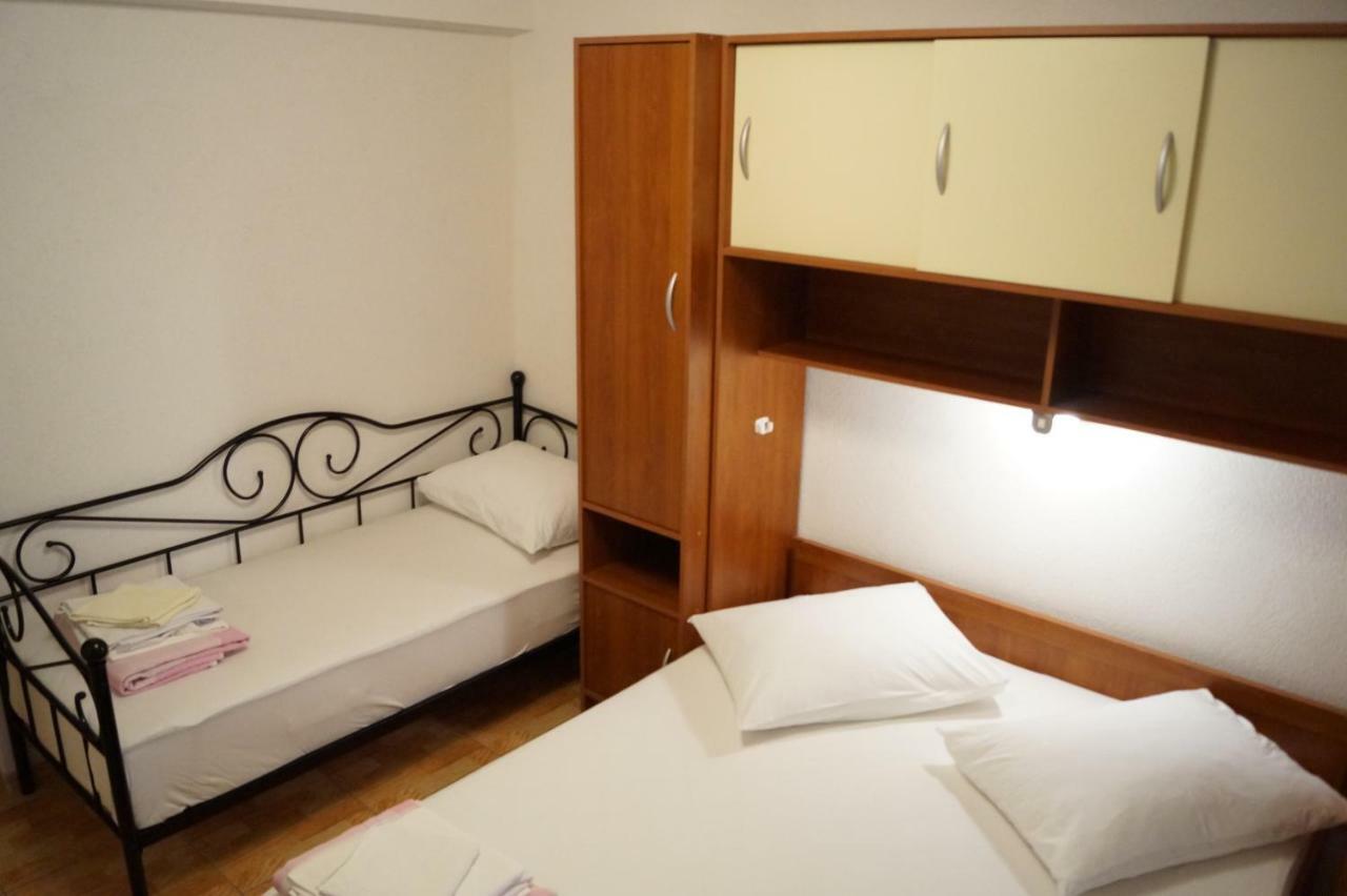 Apartments Mario With Private Parking Makarska Exteriör bild