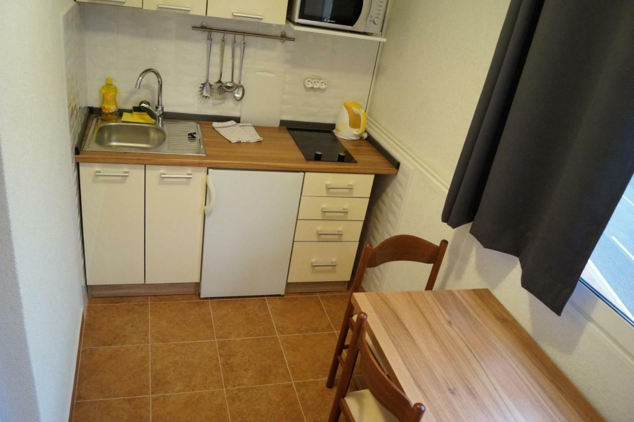 Apartments Mario With Private Parking Makarska Exteriör bild