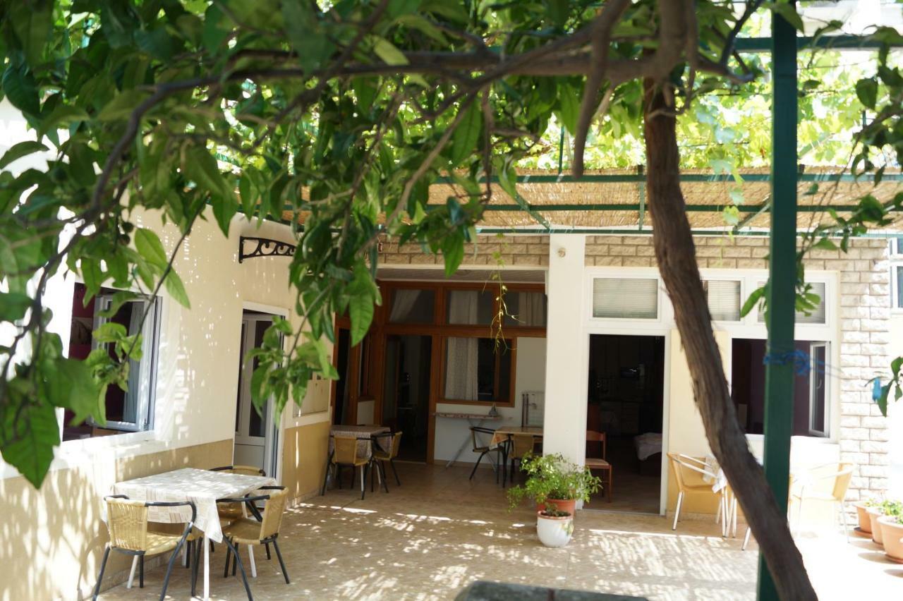 Apartments Mario With Private Parking Makarska Exteriör bild