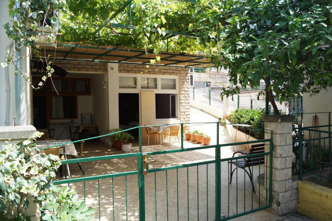 Apartments Mario With Private Parking Makarska Exteriör bild
