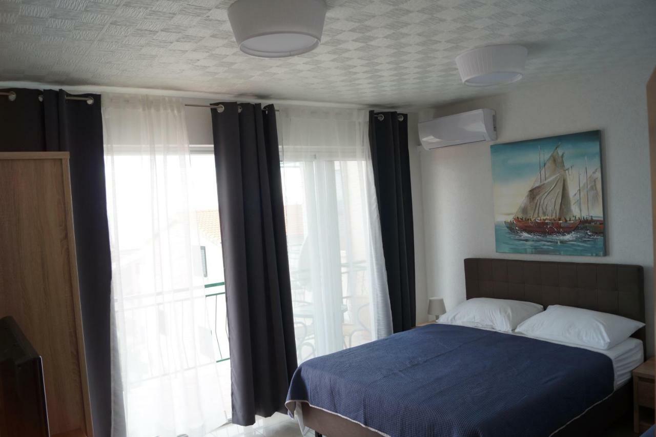 Apartments Mario With Private Parking Makarska Exteriör bild