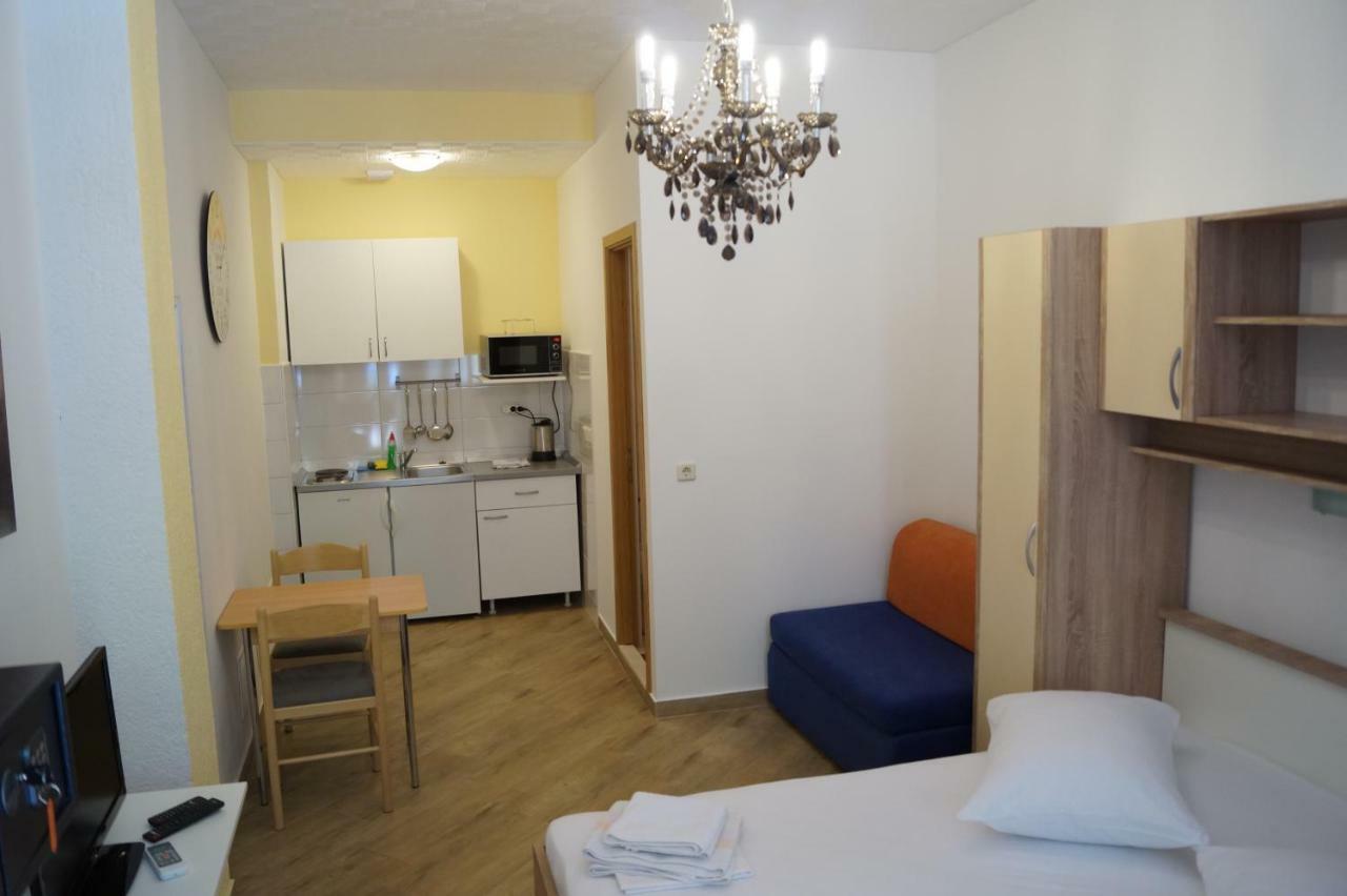 Apartments Mario With Private Parking Makarska Exteriör bild