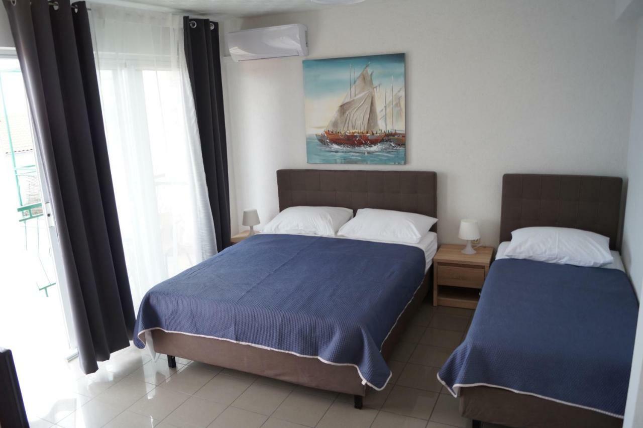 Apartments Mario With Private Parking Makarska Exteriör bild