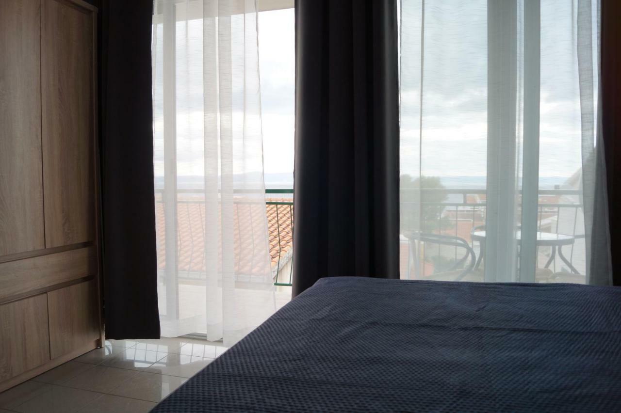 Apartments Mario With Private Parking Makarska Exteriör bild