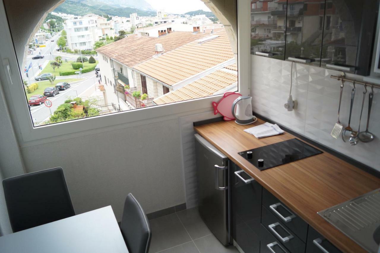 Apartments Mario With Private Parking Makarska Exteriör bild