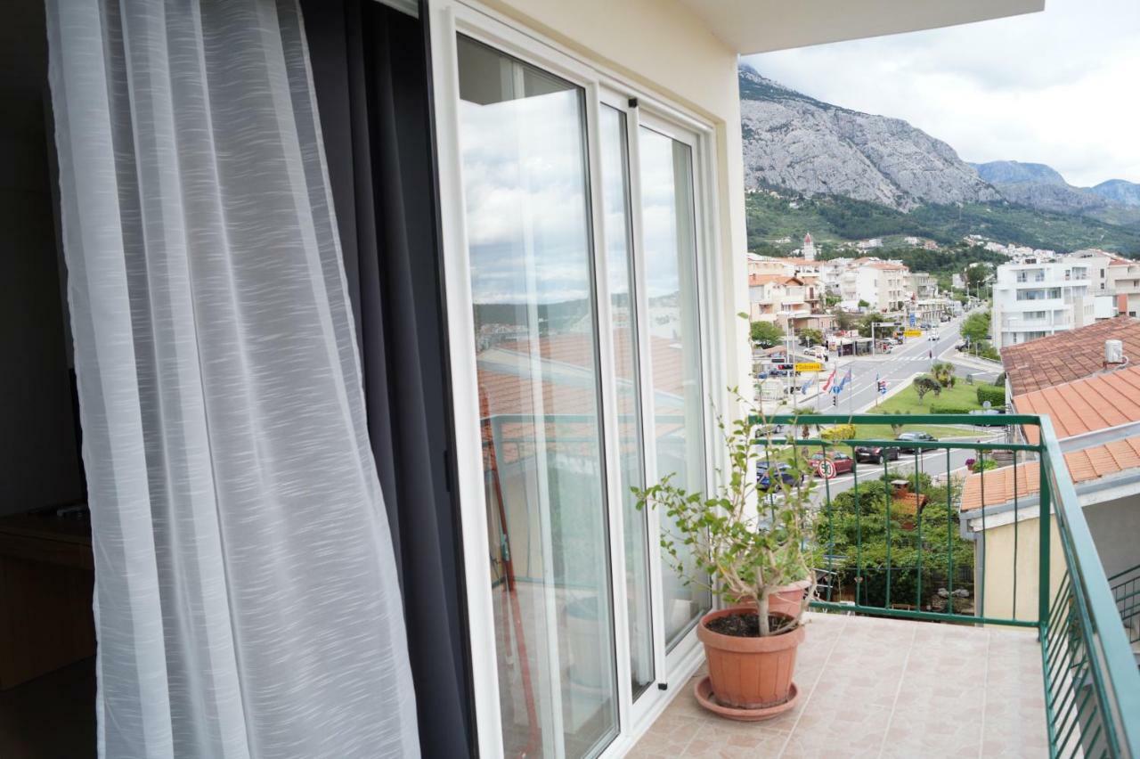 Apartments Mario With Private Parking Makarska Exteriör bild