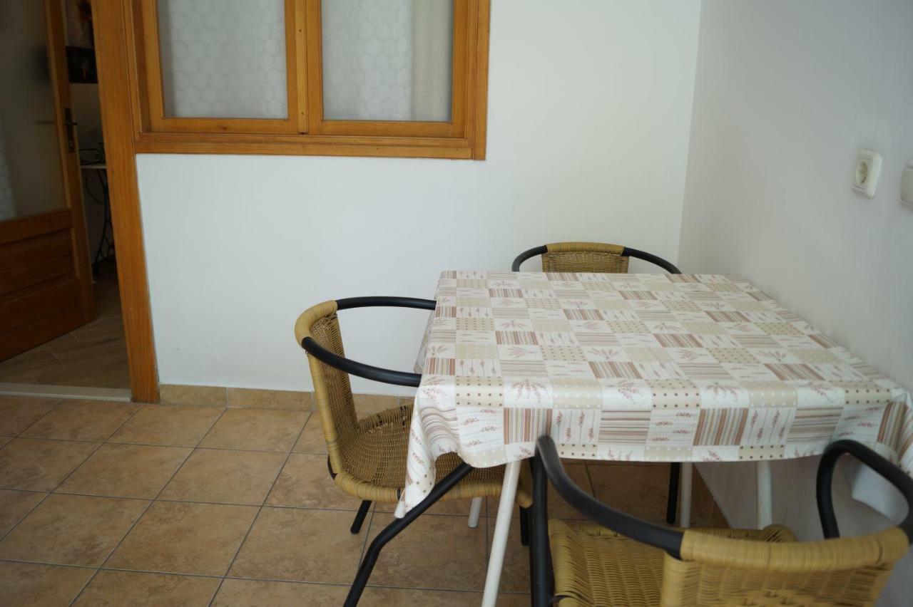 Apartments Mario With Private Parking Makarska Exteriör bild