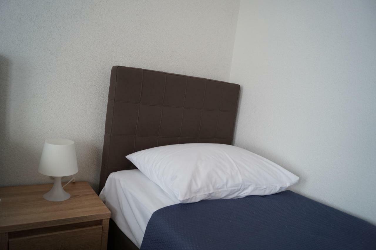 Apartments Mario With Private Parking Makarska Exteriör bild