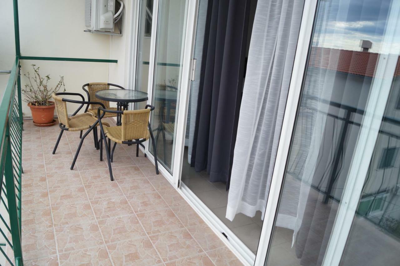 Apartments Mario With Private Parking Makarska Exteriör bild