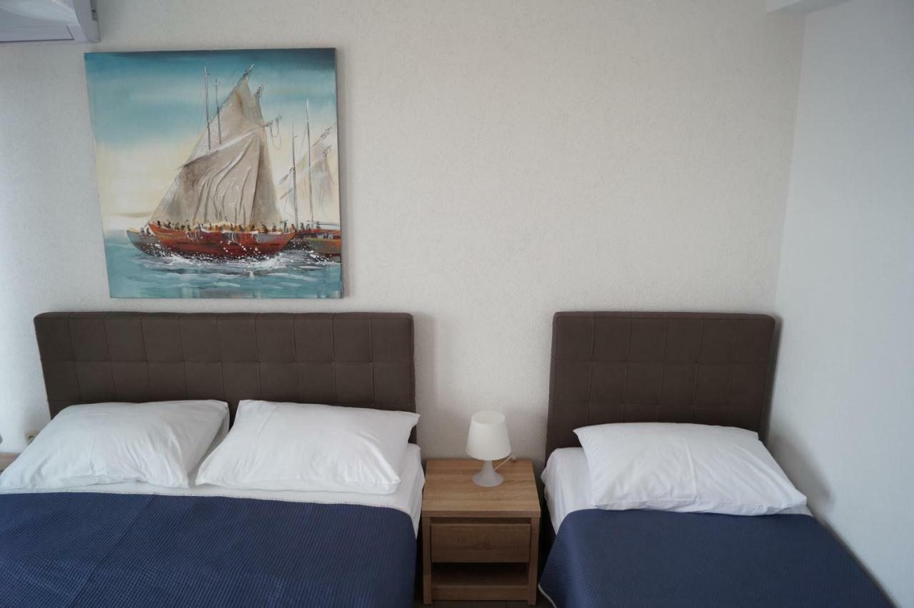 Apartments Mario With Private Parking Makarska Exteriör bild