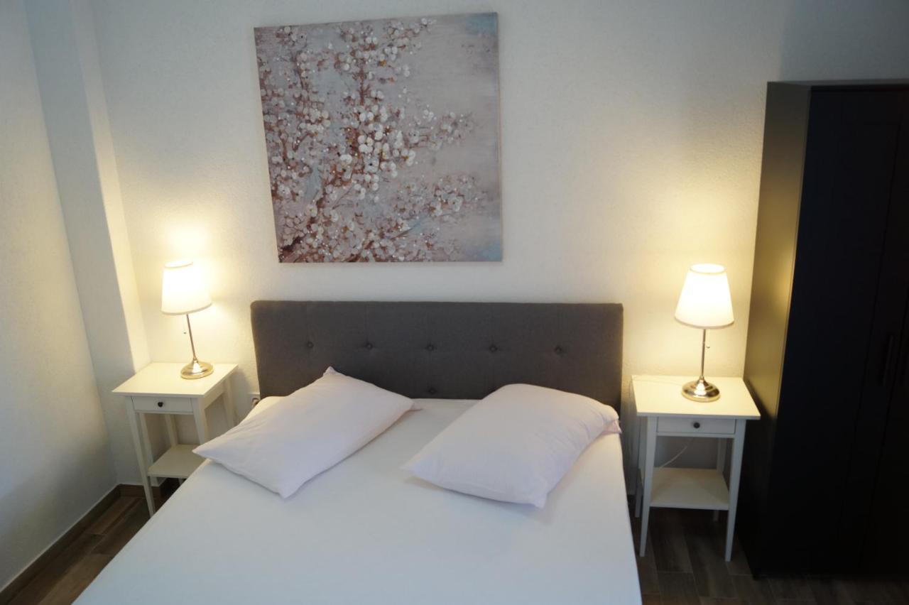 Apartments Mario With Private Parking Makarska Exteriör bild