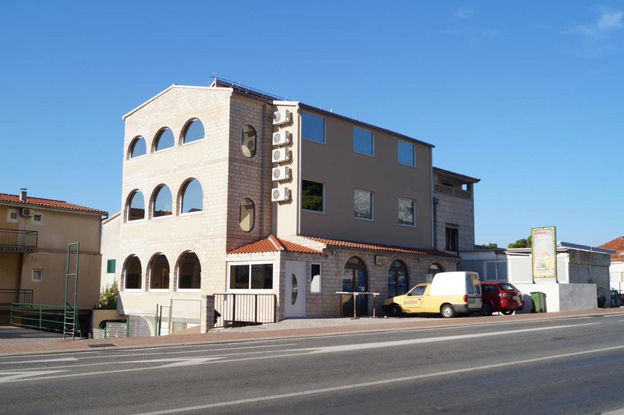 Apartments Mario With Private Parking Makarska Exteriör bild