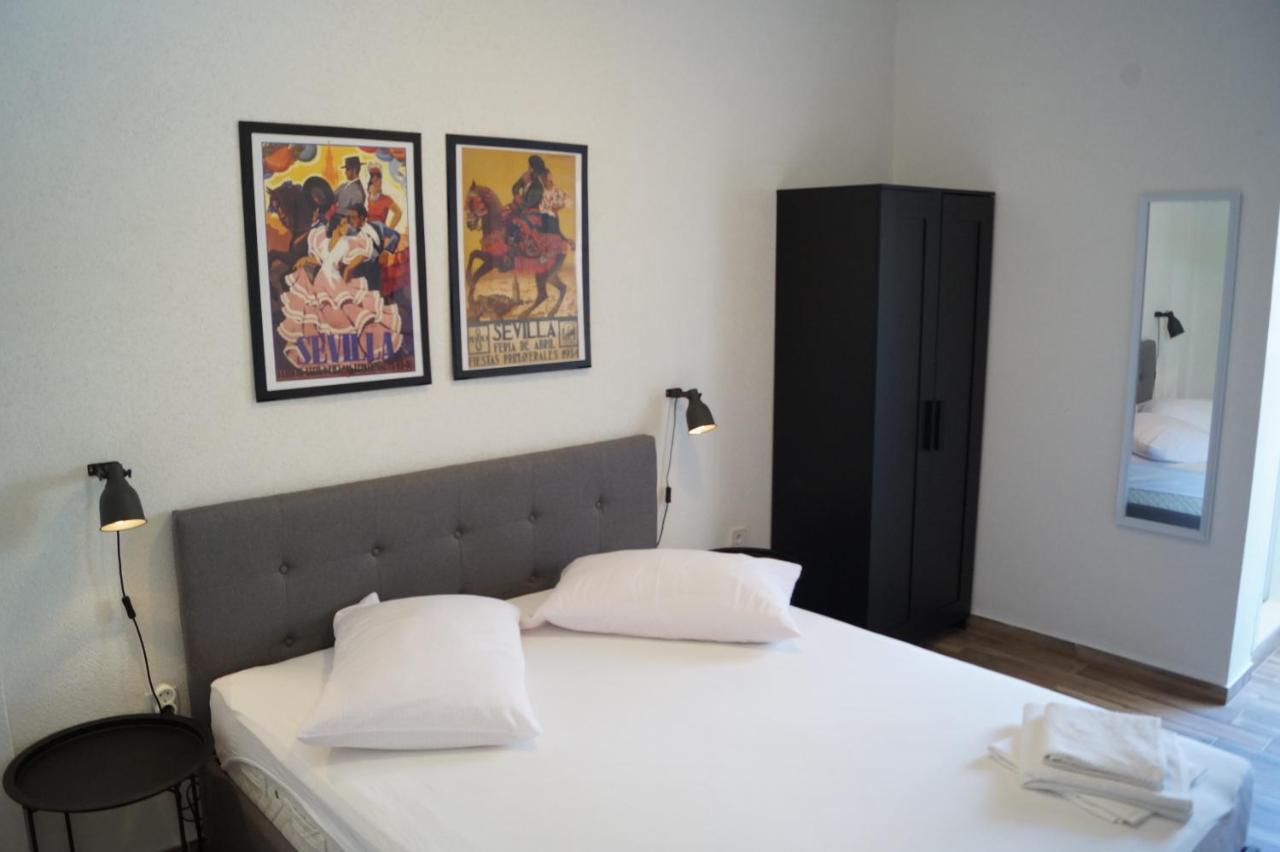 Apartments Mario With Private Parking Makarska Exteriör bild