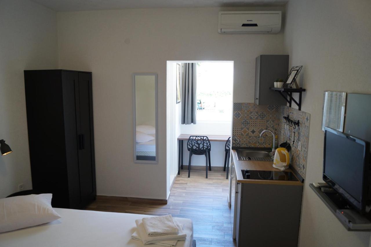 Apartments Mario With Private Parking Makarska Exteriör bild